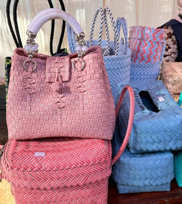 Tas Anyaman "Iqiz Craft"